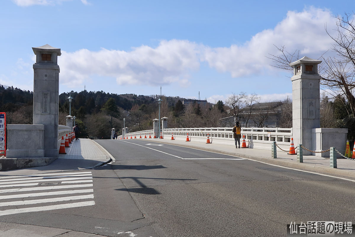 大橋の欄干改修工事の進捗状況 年3月